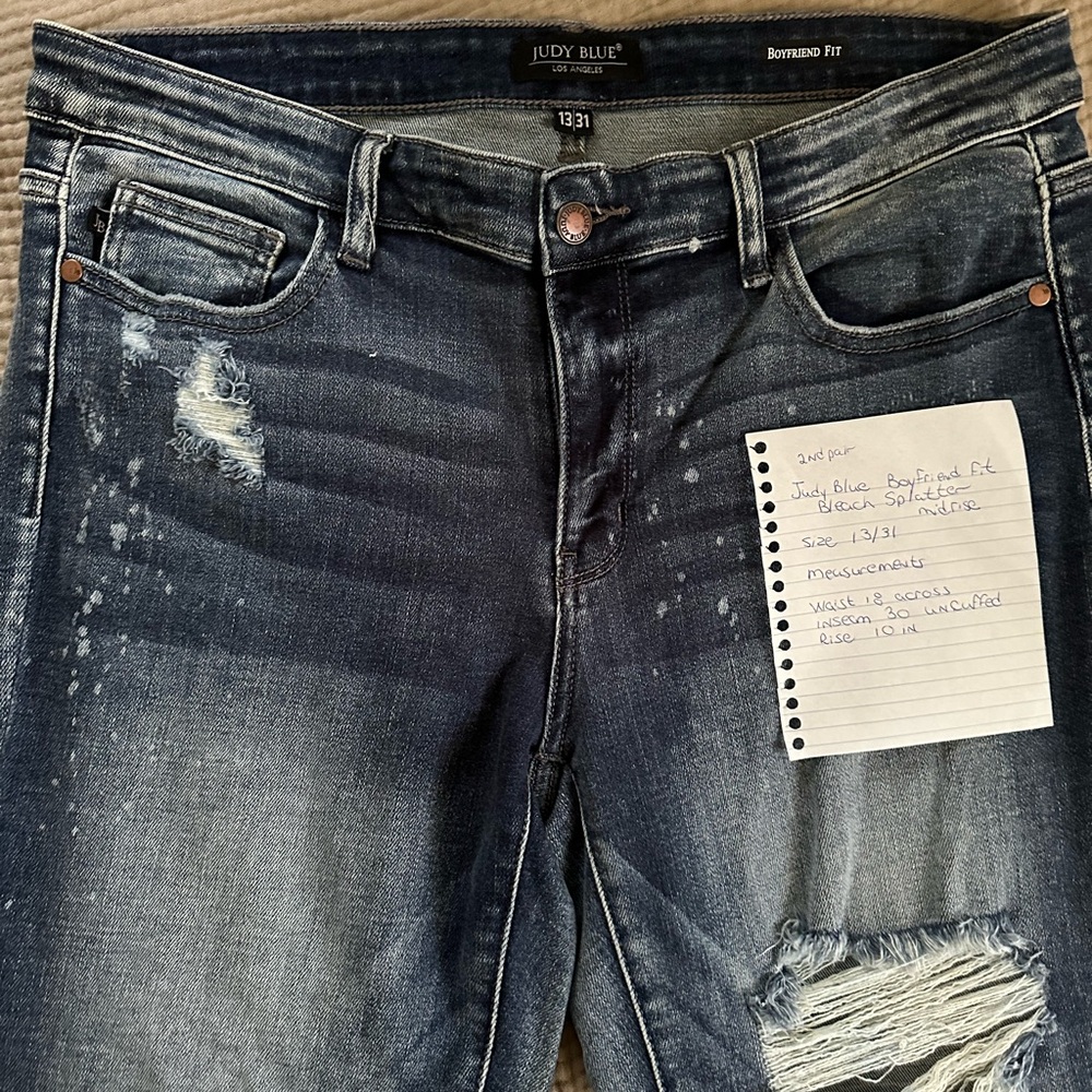 Judy Blue Midrise Boyfriend Fit Bleach Splash Jeans